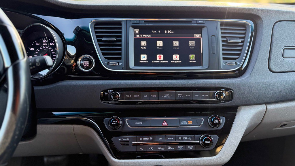 2016 Kia Sedona Image 18
