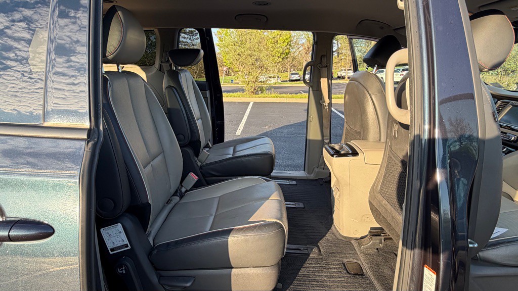 2016 Kia Sedona Image 22