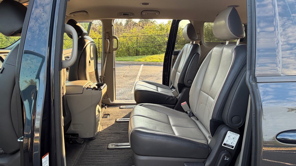 2016 Kia Sedona Image 24