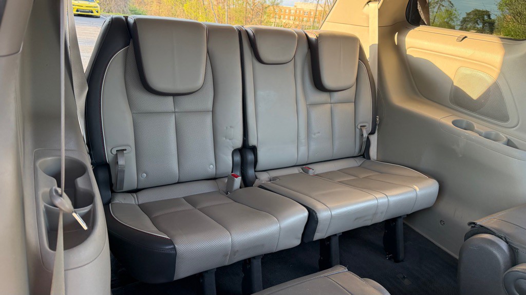 2016 Kia Sedona Image 25