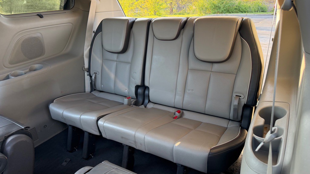 2016 Kia Sedona Image 27