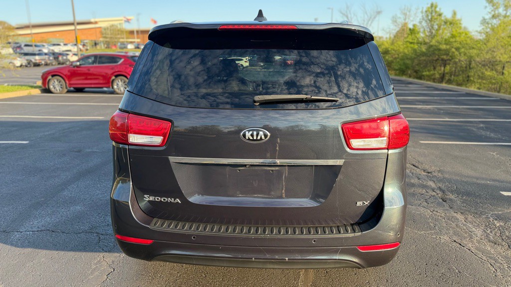 2016 Kia Sedona Image 30