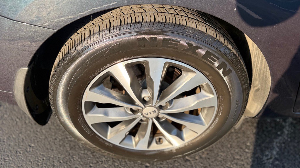 2016 Kia Sedona Image 32