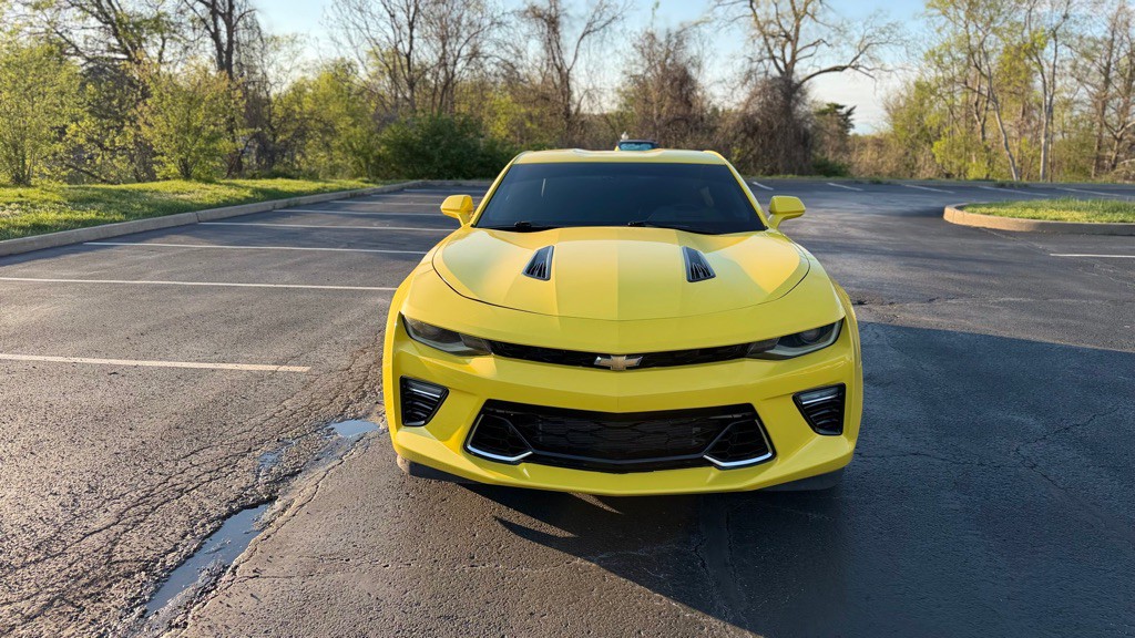 2017 Chevrolet Camaro Image 2