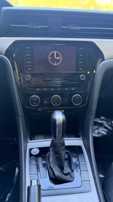 2020 Volkswagen Passat Image 18