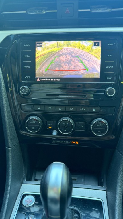 2020 Volkswagen Passat Image 20