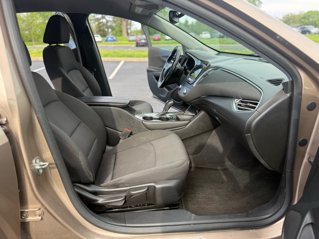 2018 Chevrolet Malibu Image 9