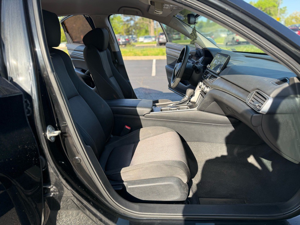 2018 Honda Accord Image 12