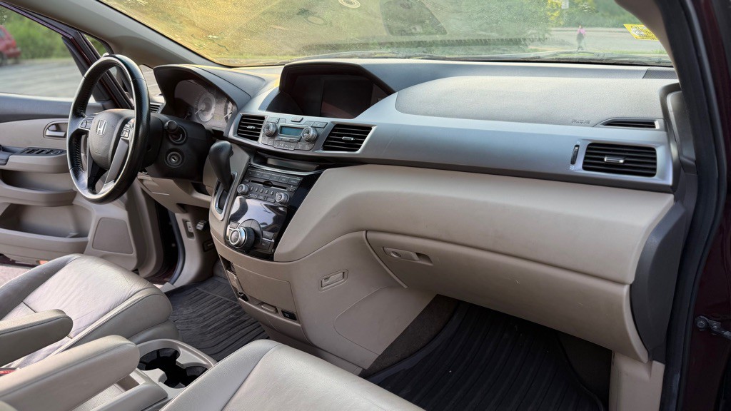 2012 Honda Odyssey Image 15