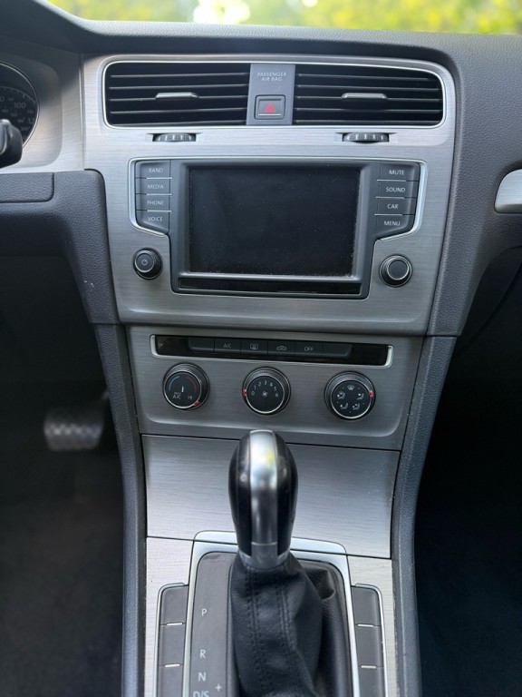 2016 Volkswagen Golf Image 11