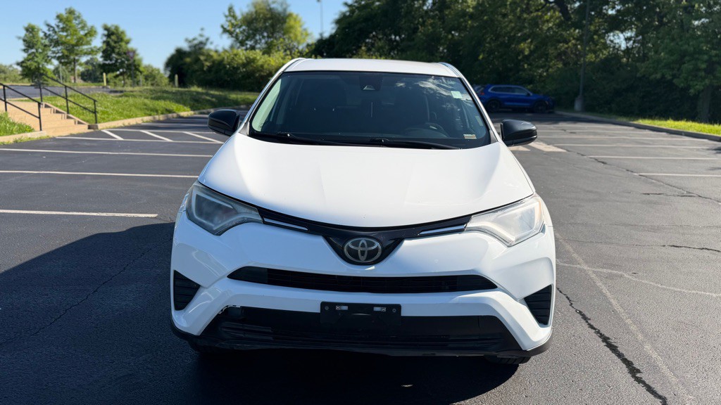 2018 Toyota Rav4 Image 2