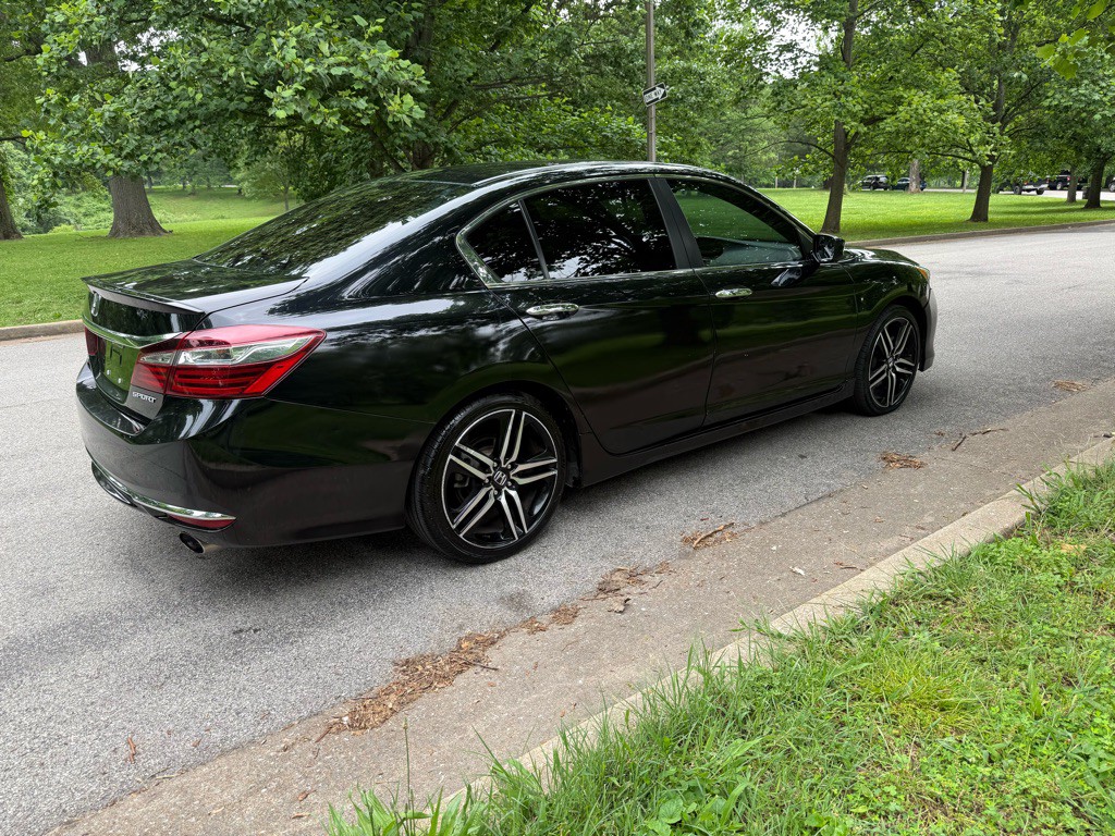 2017 Honda Accord Image 7