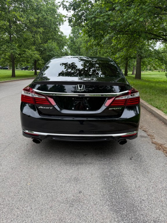 2017 Honda Accord Image 8