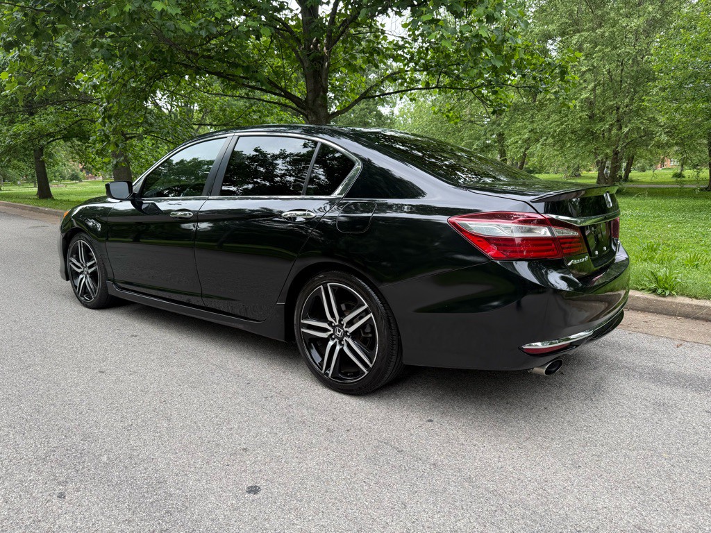 2017 Honda Accord Image 9