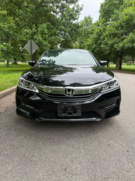 2017 Honda Accord Image 2