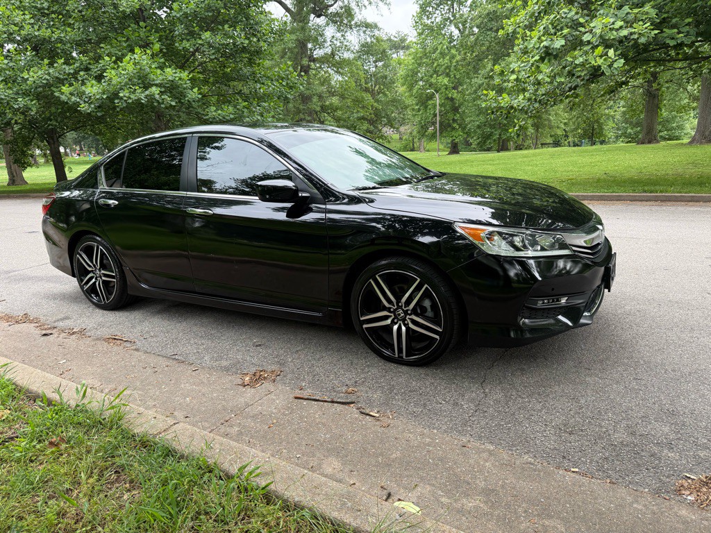 2017 Honda Accord Image 4