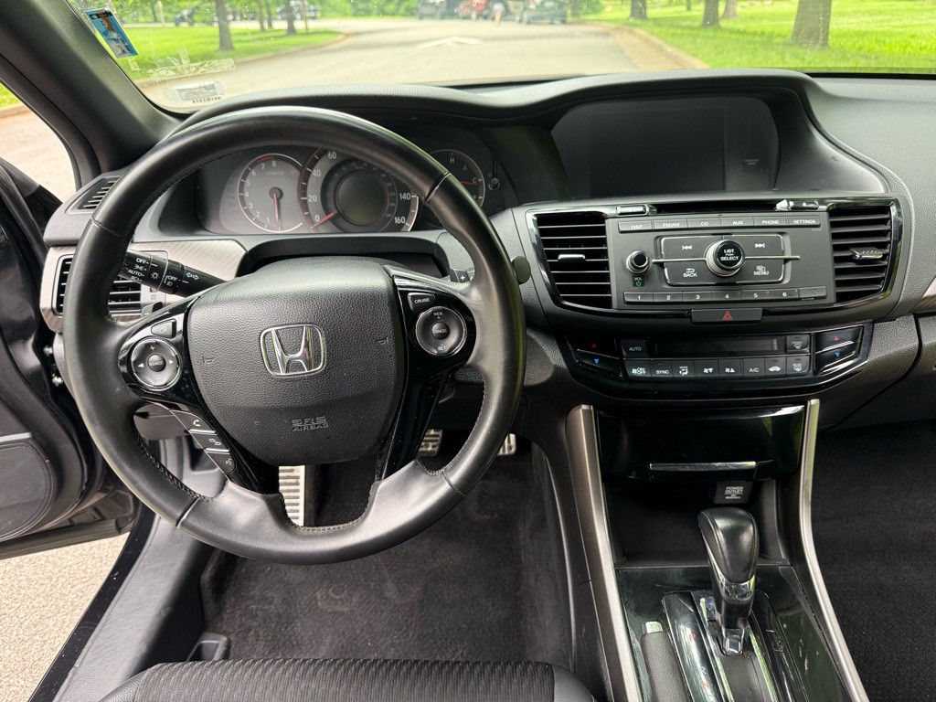 2017 Honda Accord Image 11