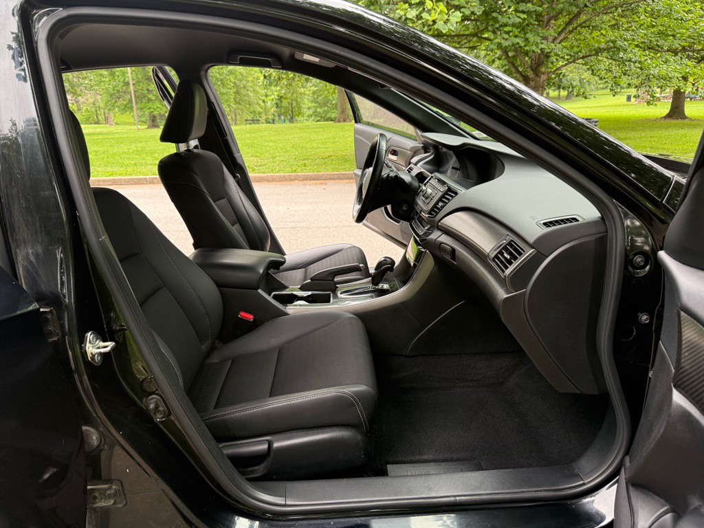 2017 Honda Accord Image 12