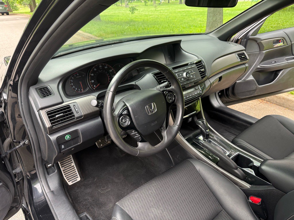 2017 Honda Accord Image 13