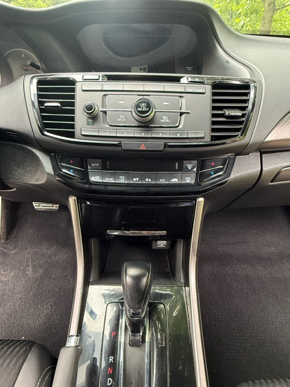 2017 Honda Accord Image 14