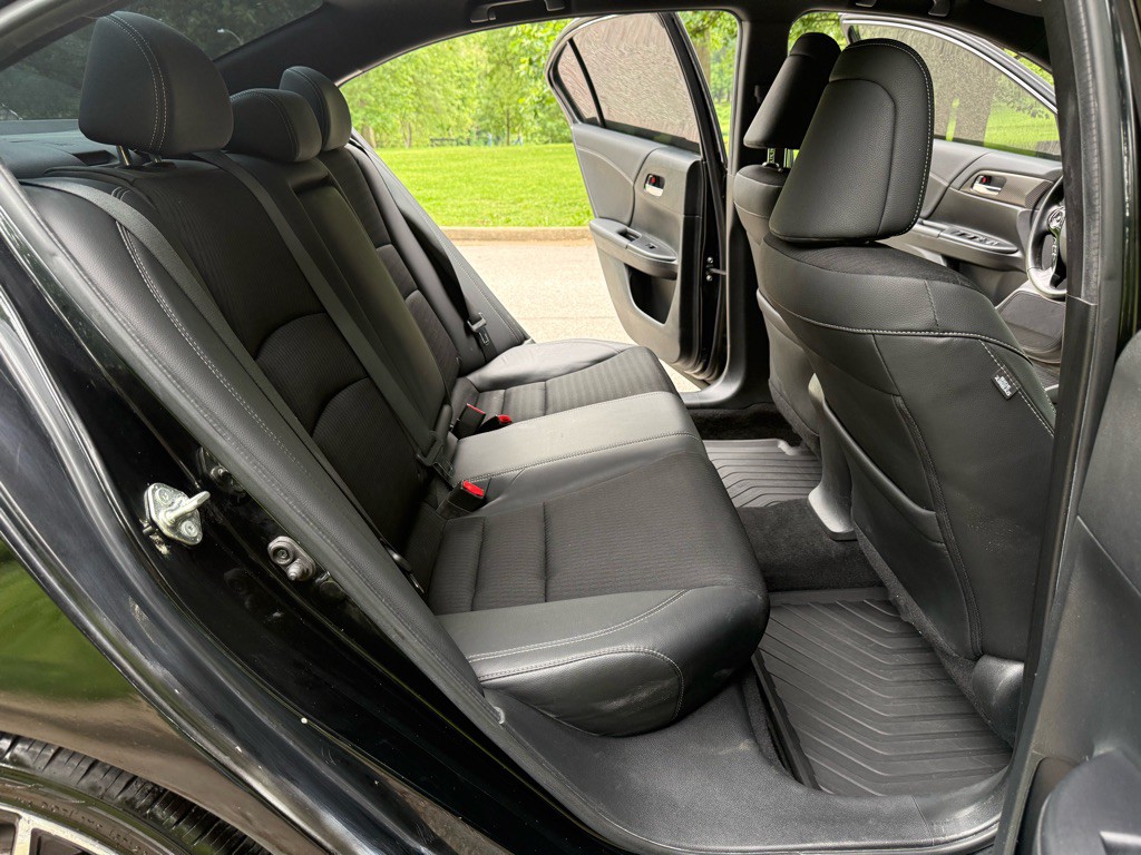 2017 Honda Accord Image 19