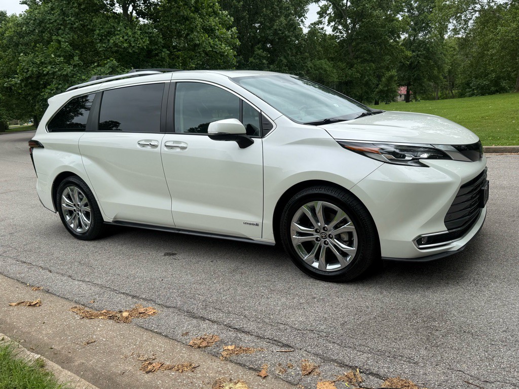 2021 Toyota Sienna Image 4