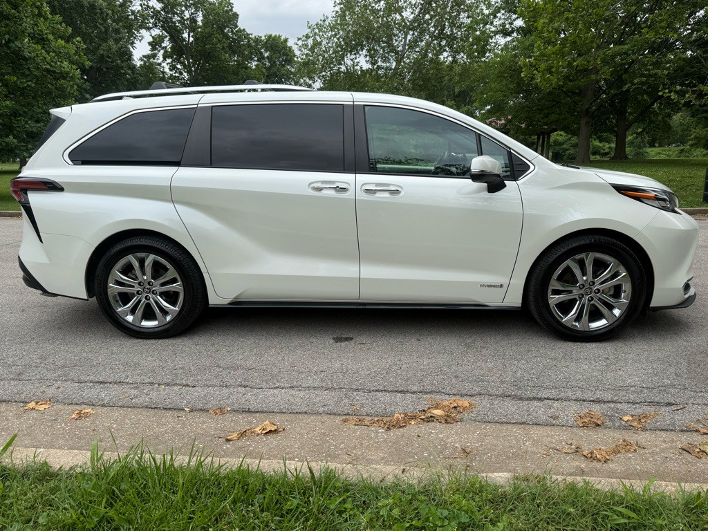 2021 Toyota Sienna Image 6