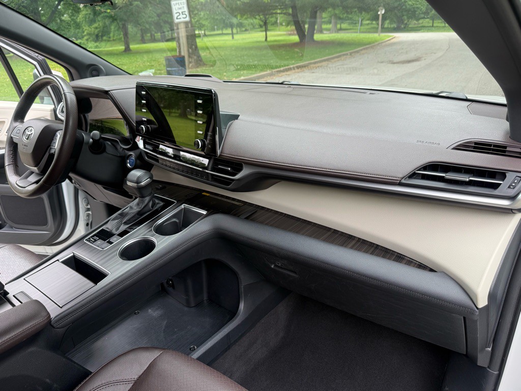 2021 Toyota Sienna Image 12