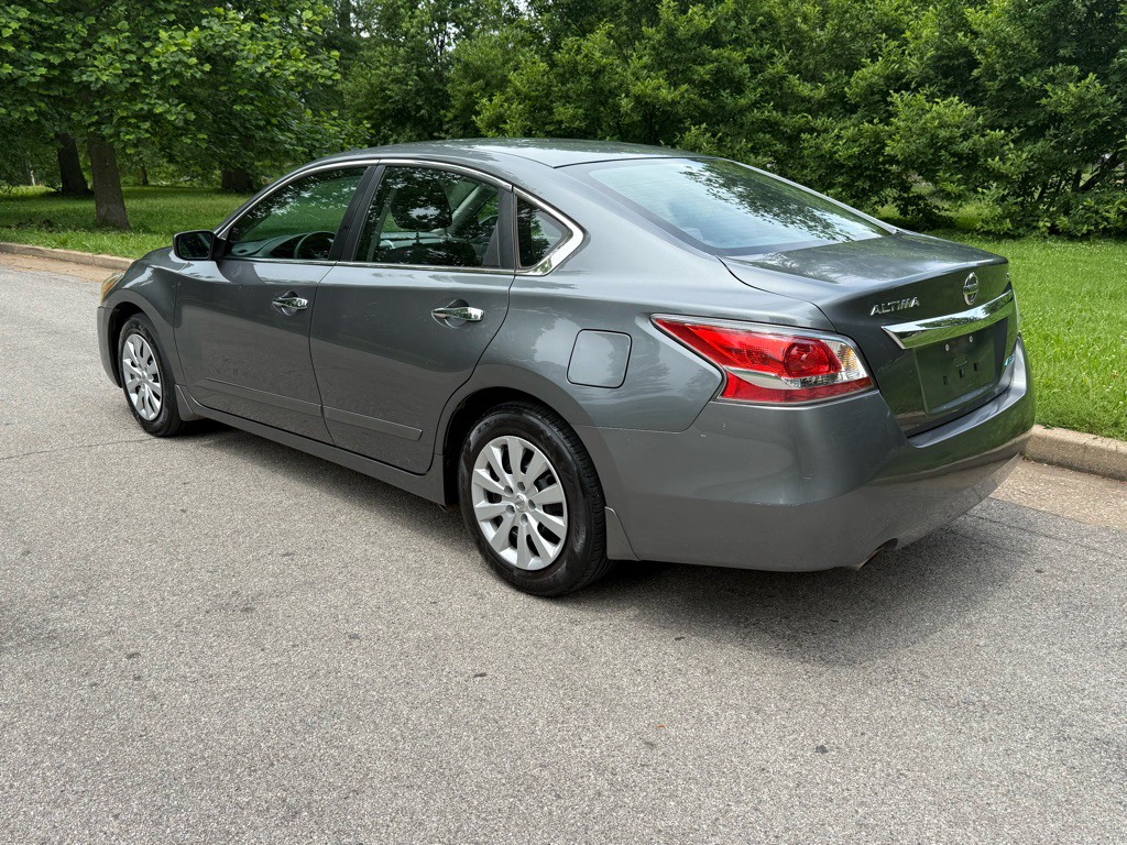 2014 Nissan Altima Image 9