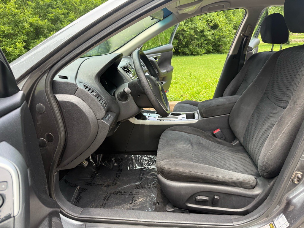 2014 Nissan Altima Image 10