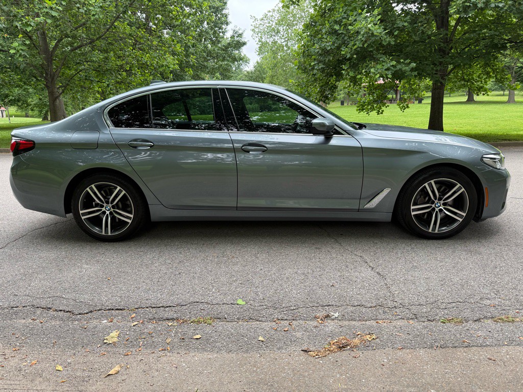 2021 BMW 5 Series Image 3