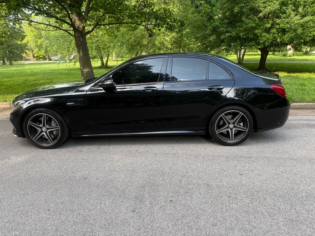 2016 Mercedes-Benz C-Class Image 3