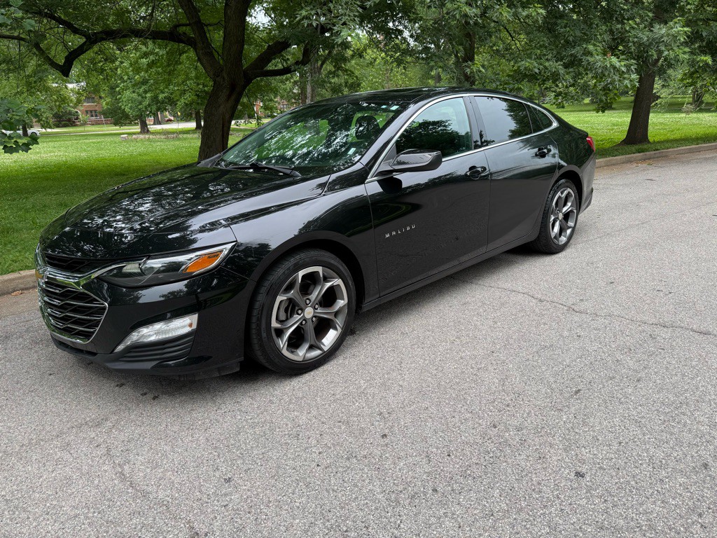 2021 Chevrolet Malibu Image 1