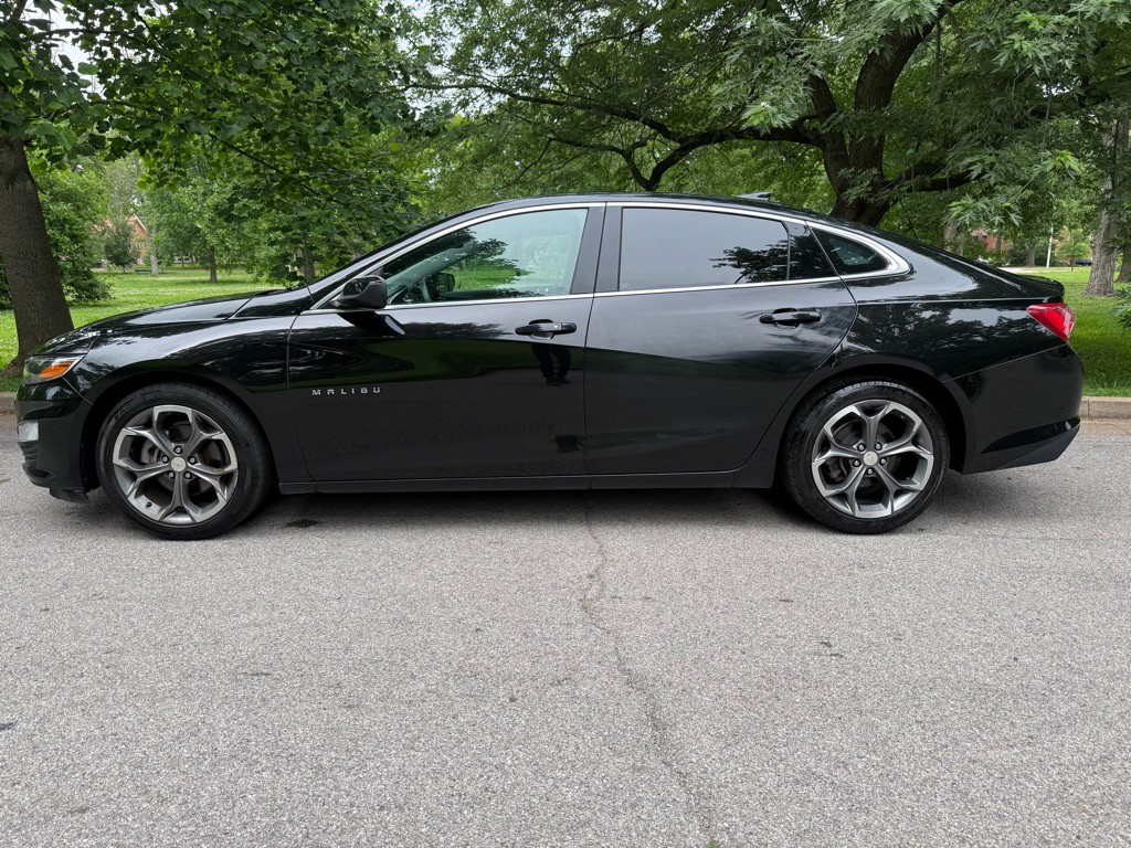 2021 Chevrolet Malibu Image 3
