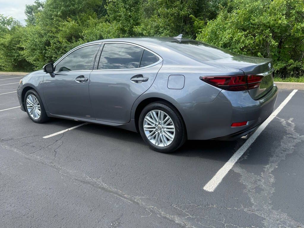 2014 Lexus ES Image 9