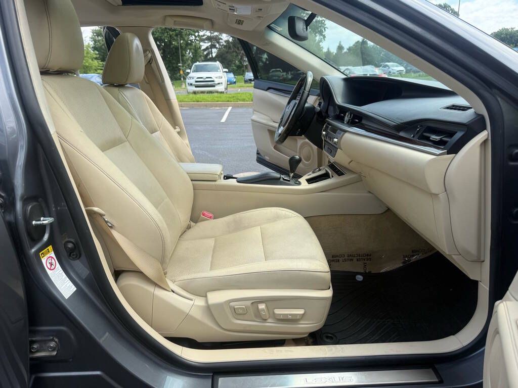 2014 Lexus ES Image 12