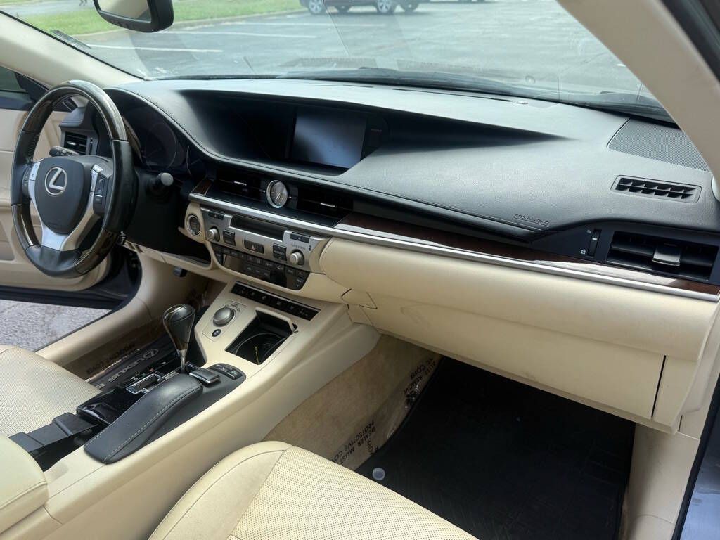 2014 Lexus ES Image 15