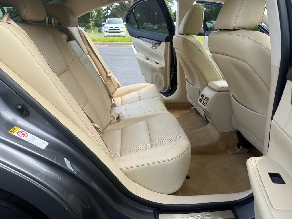 2014 Lexus ES Image 19