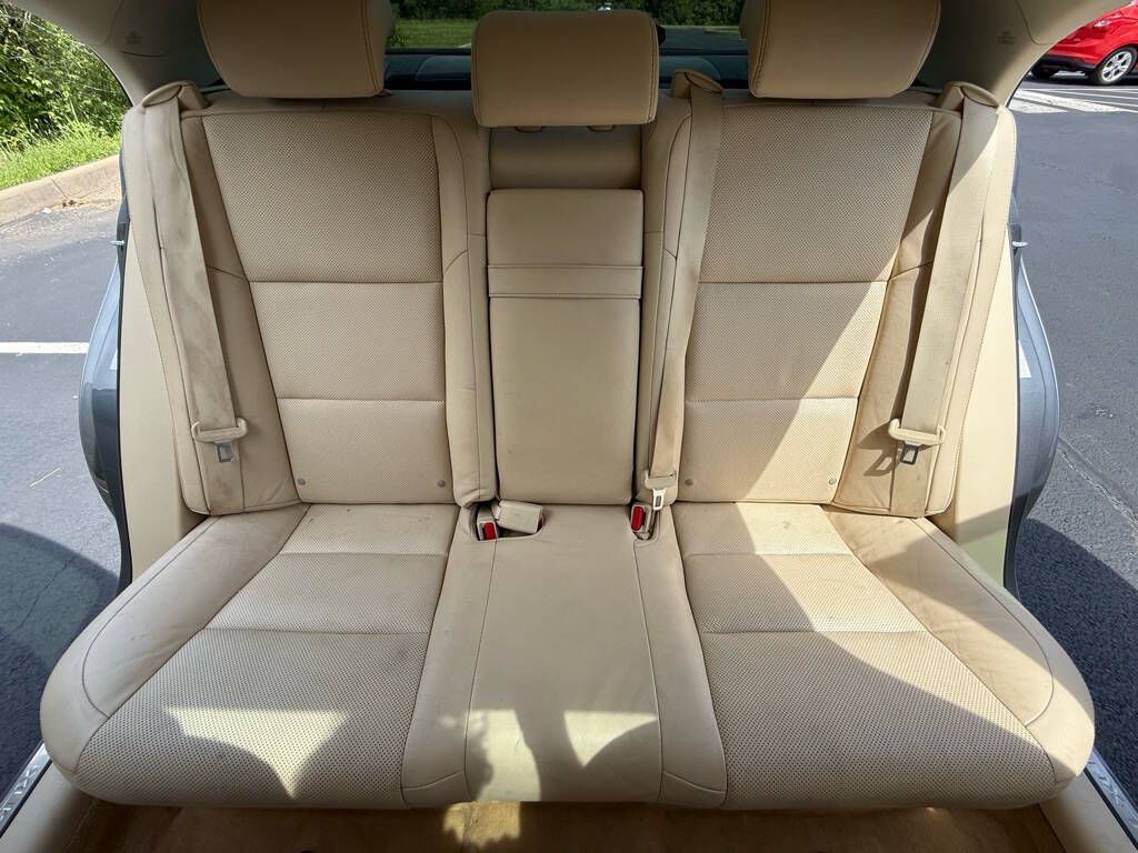 2014 Lexus ES Image 20