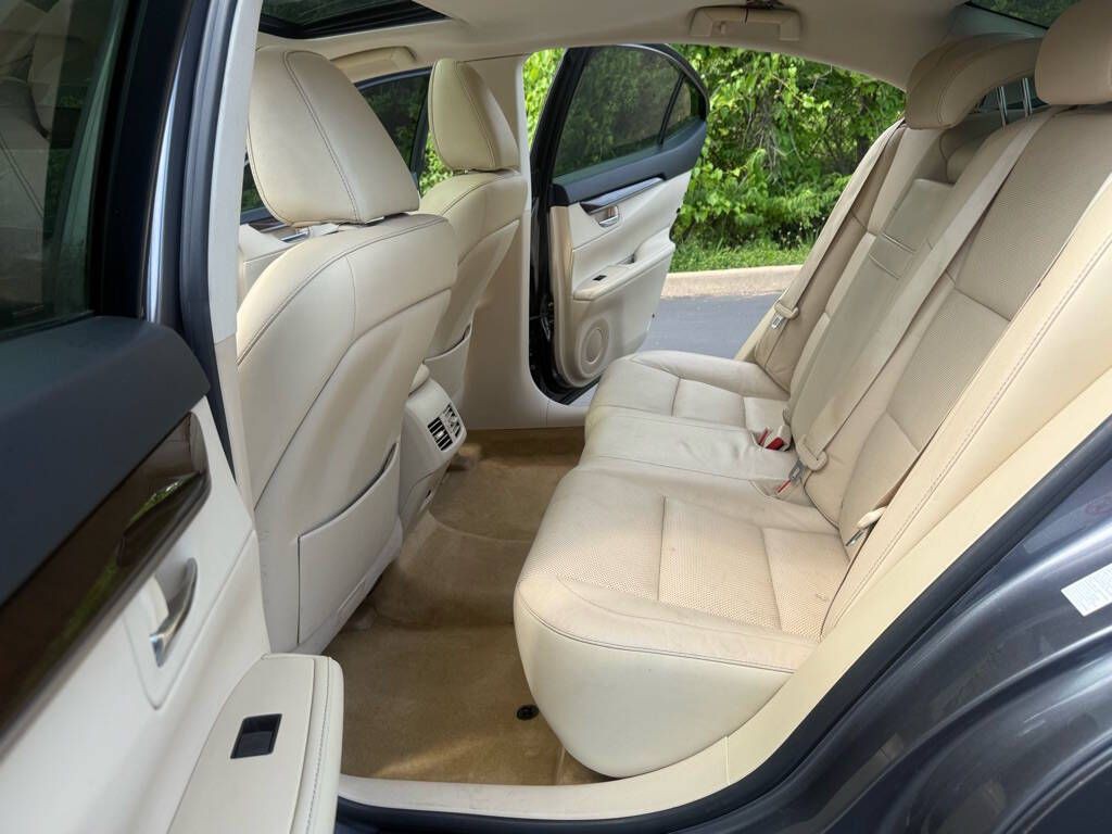 2014 Lexus ES Image 21