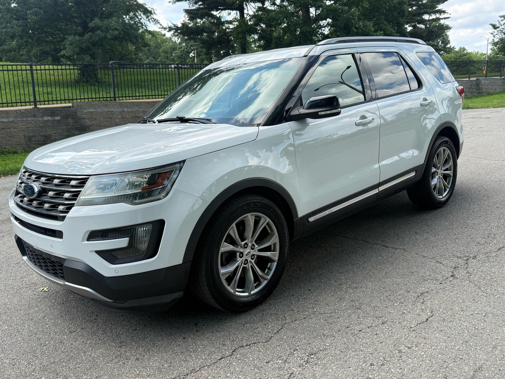 2016 Ford Explorer Image 2