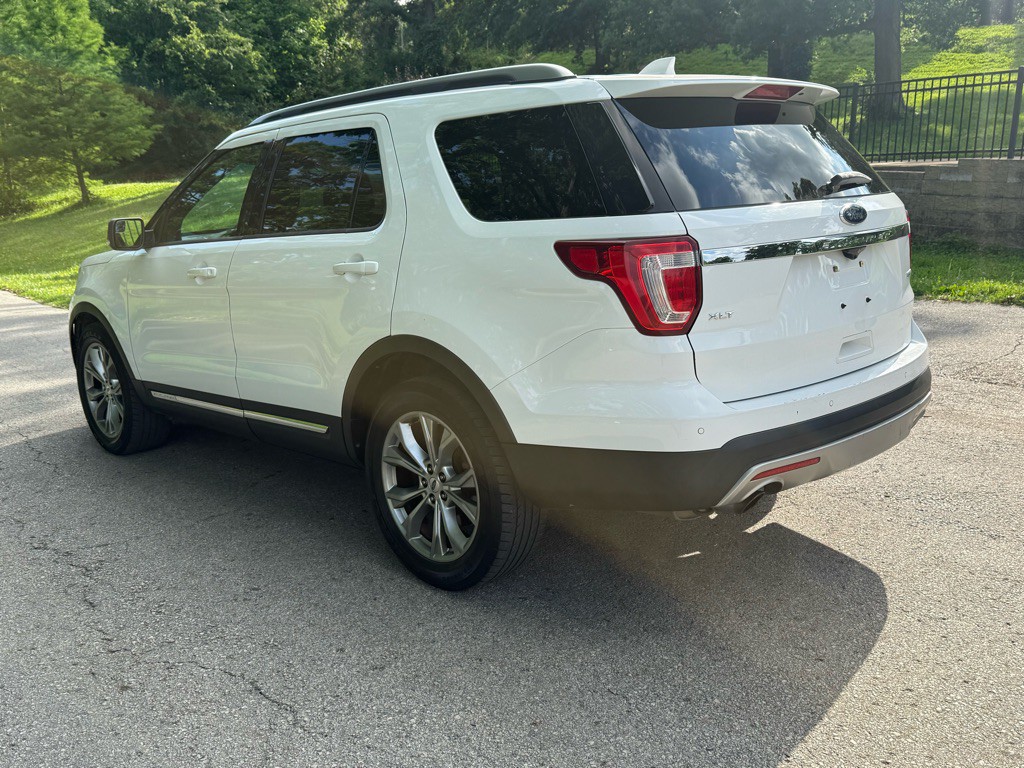 2016 Ford Explorer Image 9