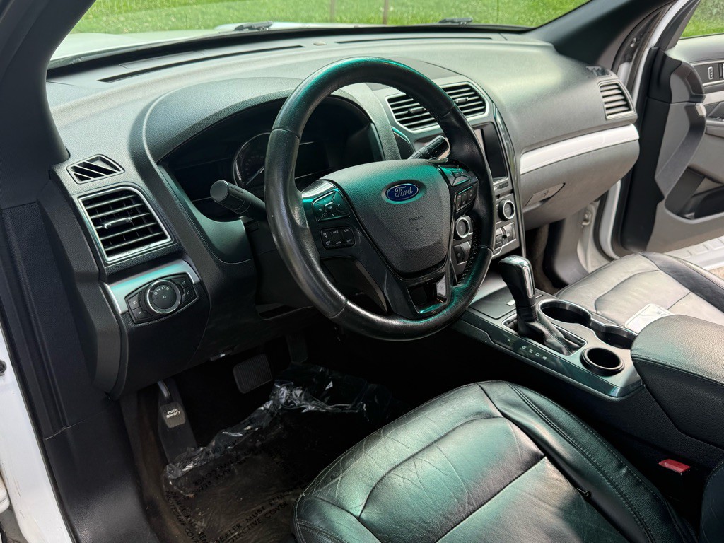2016 Ford Explorer Image 11