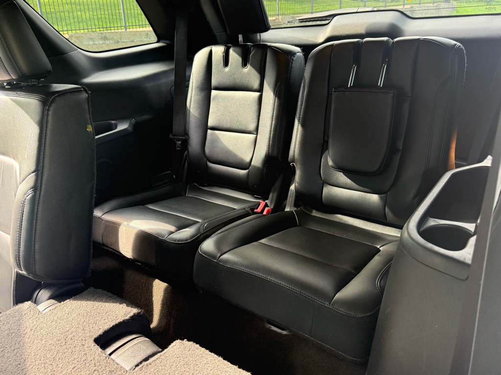 2016 Ford Explorer Image 13