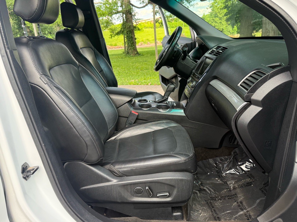 2016 Ford Explorer Image 16