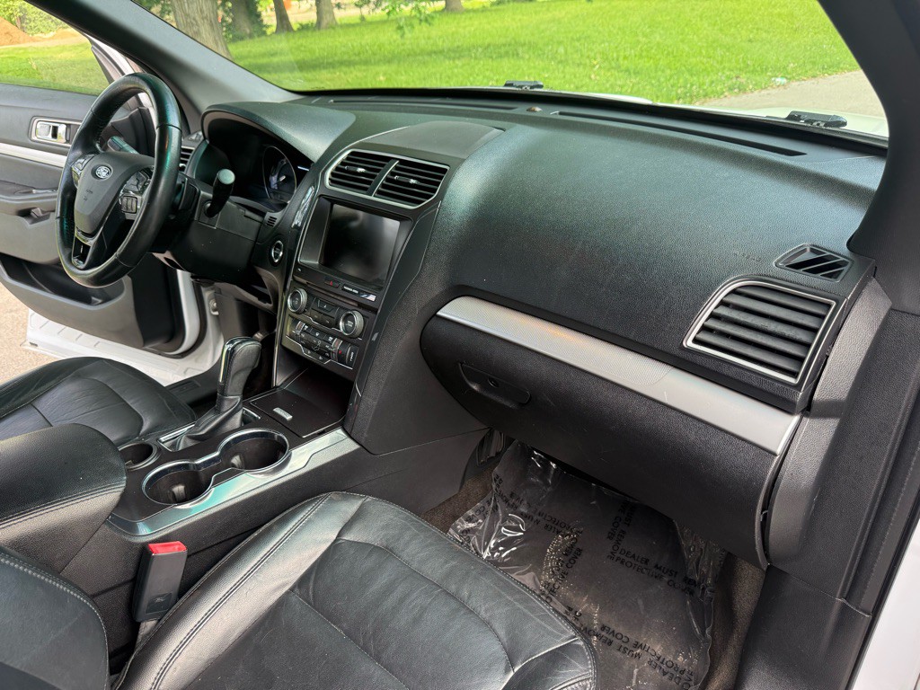 2016 Ford Explorer Image 17