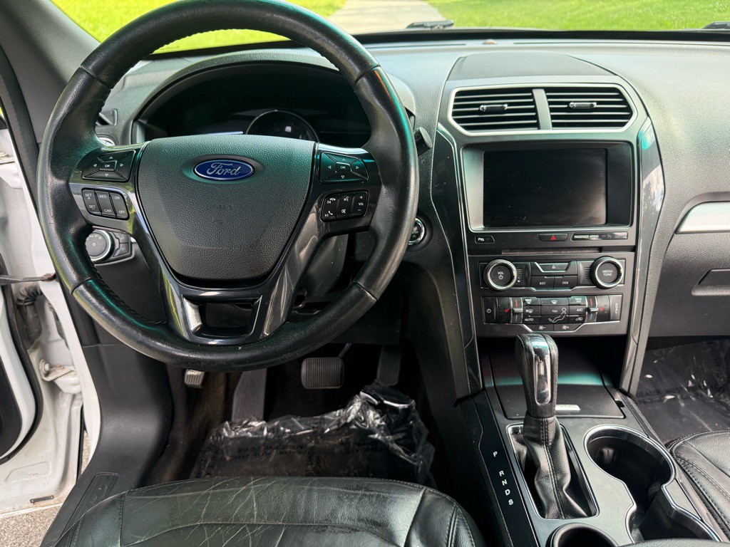 2016 Ford Explorer Image 18