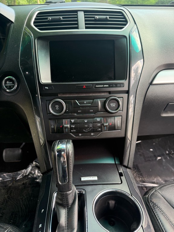 2016 Ford Explorer Image 19