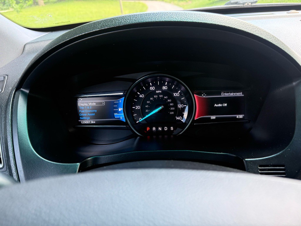 2016 Ford Explorer Image 25