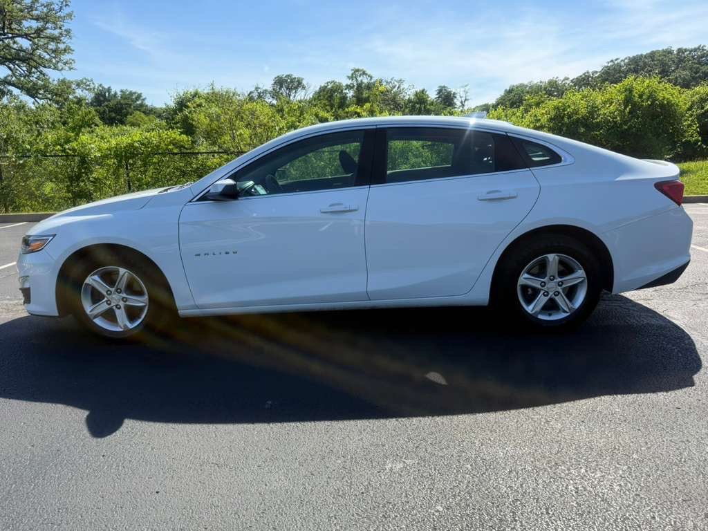 2023 Chevrolet Malibu Image 3